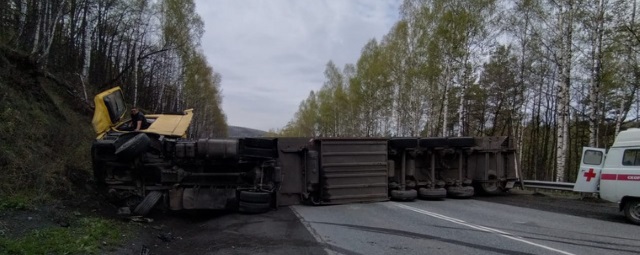 В Челябинской области из-за аварии заблокировано движение на федеральной трассе М-5